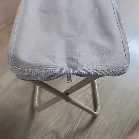 Portable Folding Mini Stool Easy to Carry Anywhere - Picture 3 of 3